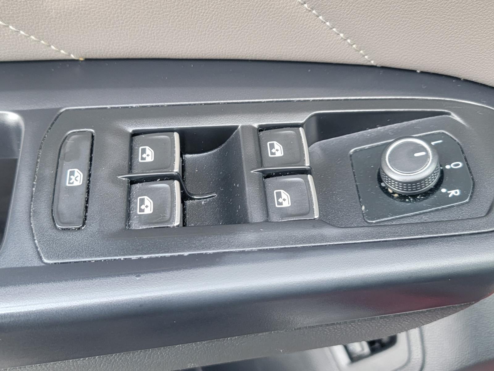 2021 Volkswagen Atlas 3.6L V6 SE w/Technology R-Line