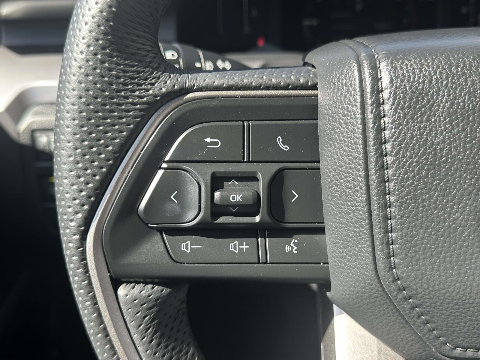 2025 Toyota Tacoma 4WD SR Double Cab 5' Bed AT (Natl)