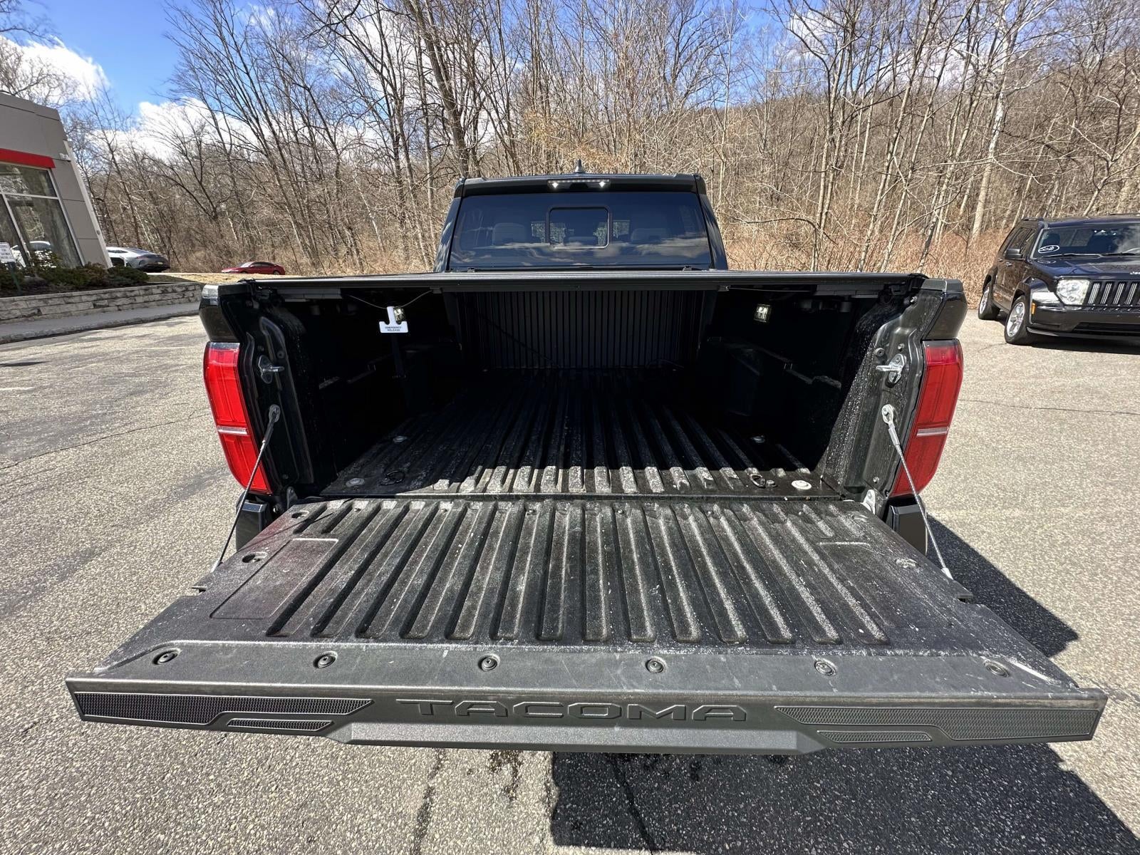 2025 Toyota Tacoma 4WD SR Double Cab 5' Bed AT (Natl)