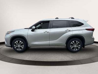 2023 Toyota Highlander Hybrid XLE AWD (Natl)