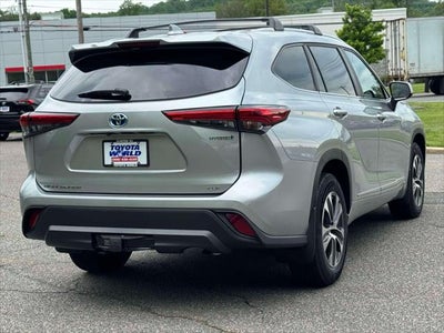 2023 Toyota Highlander Hybrid XLE AWD (Natl)