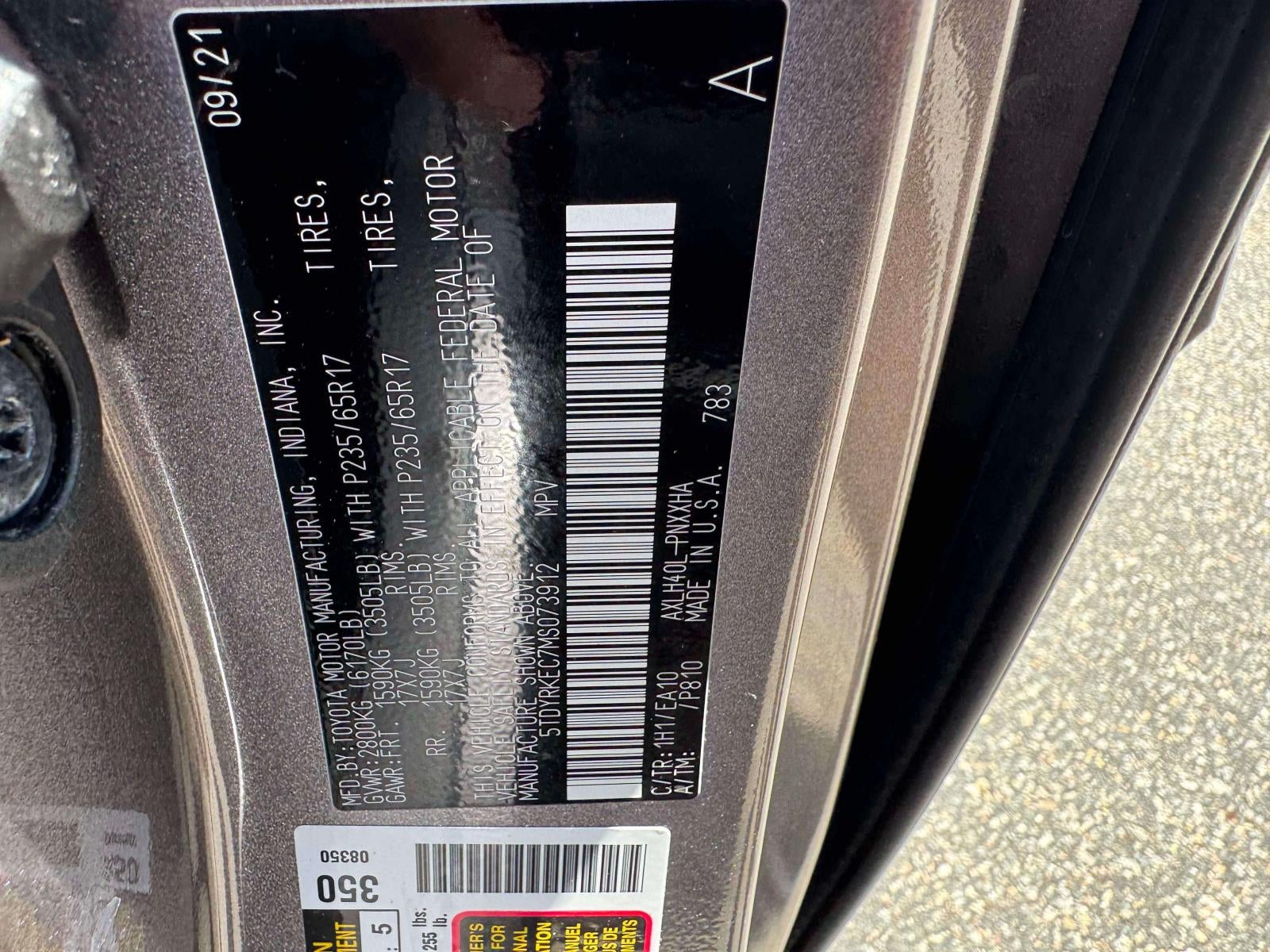 2021 Toyota Sienna XLE FWD 8-Passenger (Natl)