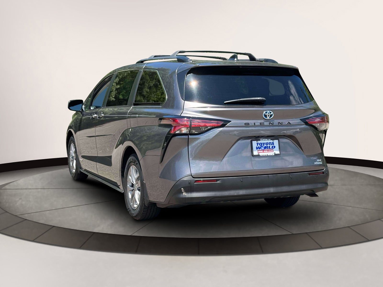 2021 Toyota Sienna XLE FWD 8-Passenger (Natl)