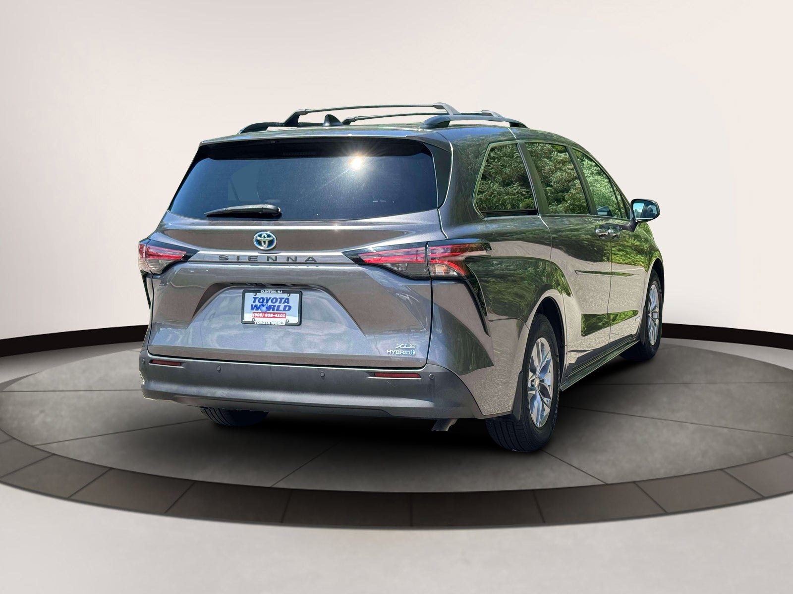 2021 Toyota Sienna XLE FWD 8-Passenger (Natl)