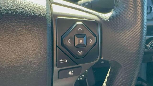 2017 Toyota Tacoma TRD Off Road Double Cab 5' Bed V6 4x4 AT (Natl)