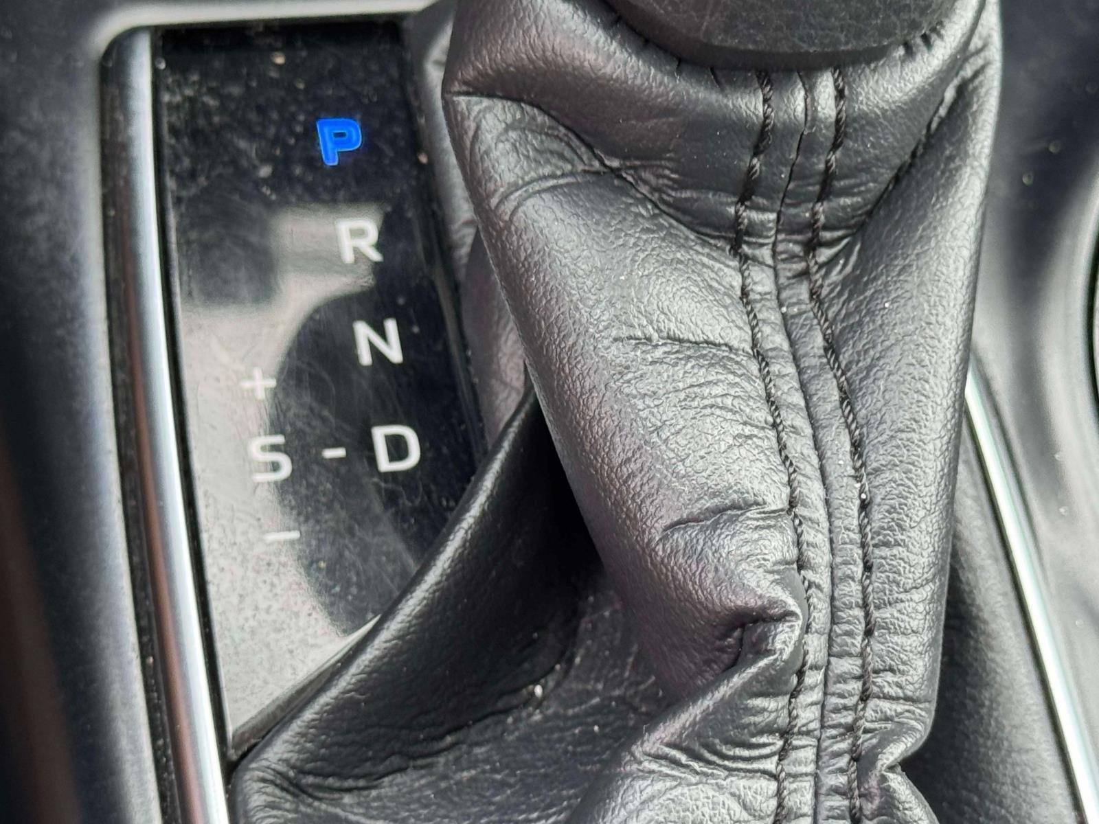 2019 Toyota Camry LE Auto (Natl)