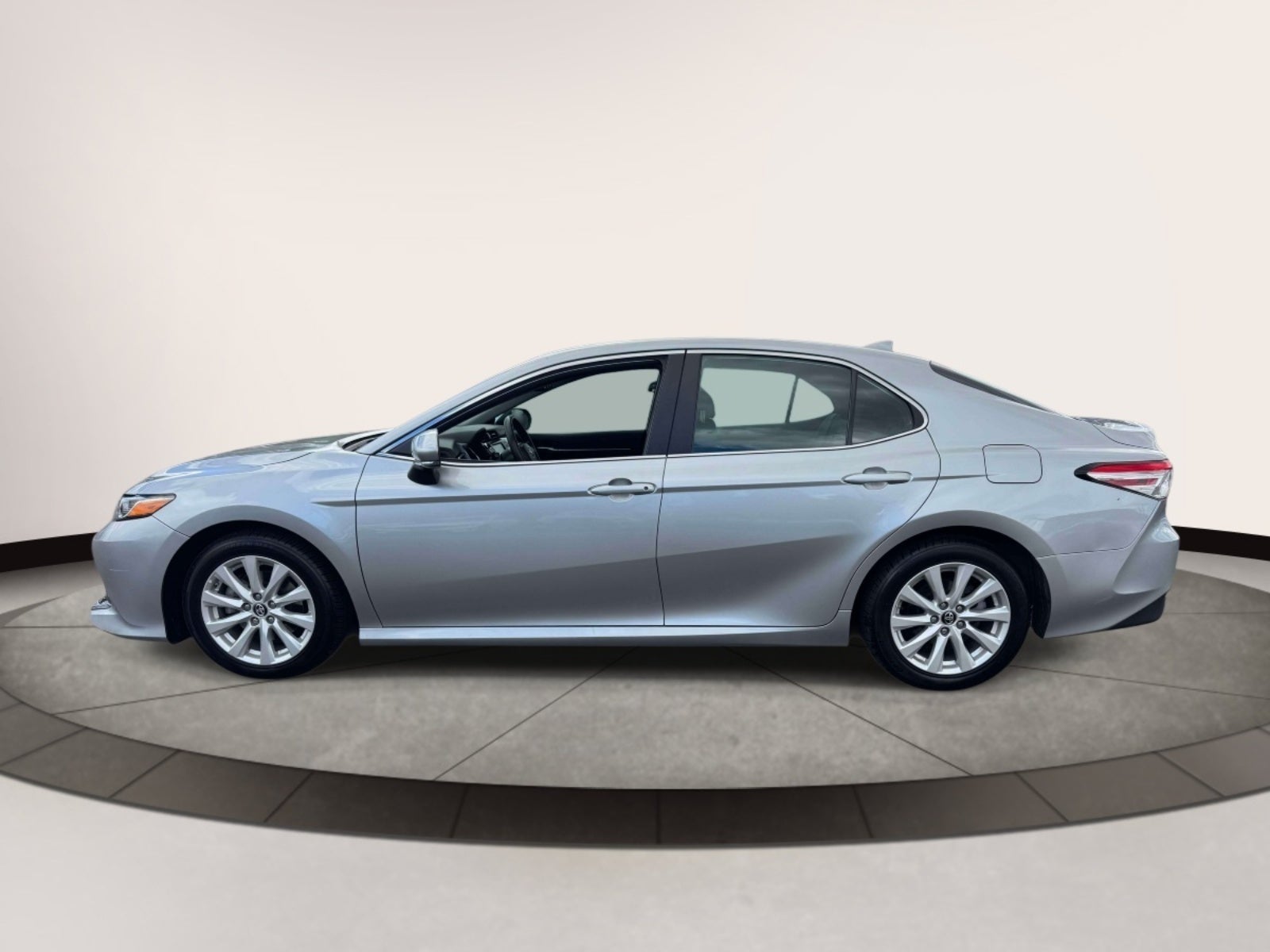 2019 Toyota Camry LE Auto (Natl)