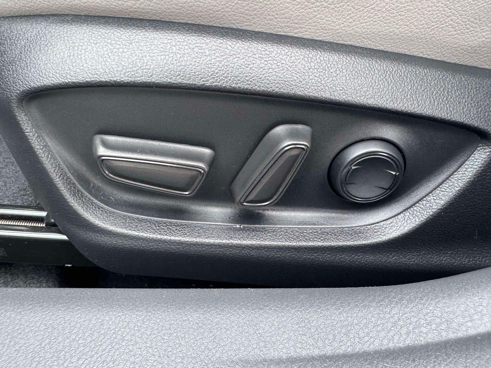 2022 Toyota Camry Hybrid XLE CVT (Natl)