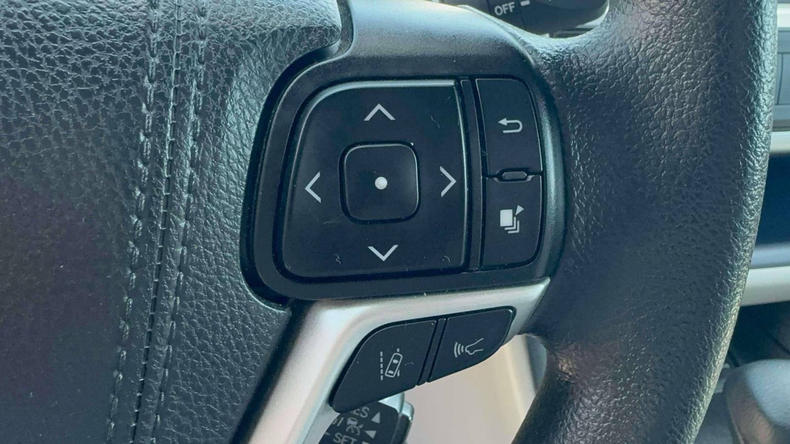 2019 Toyota Highlander LE V6 AWD (Natl)