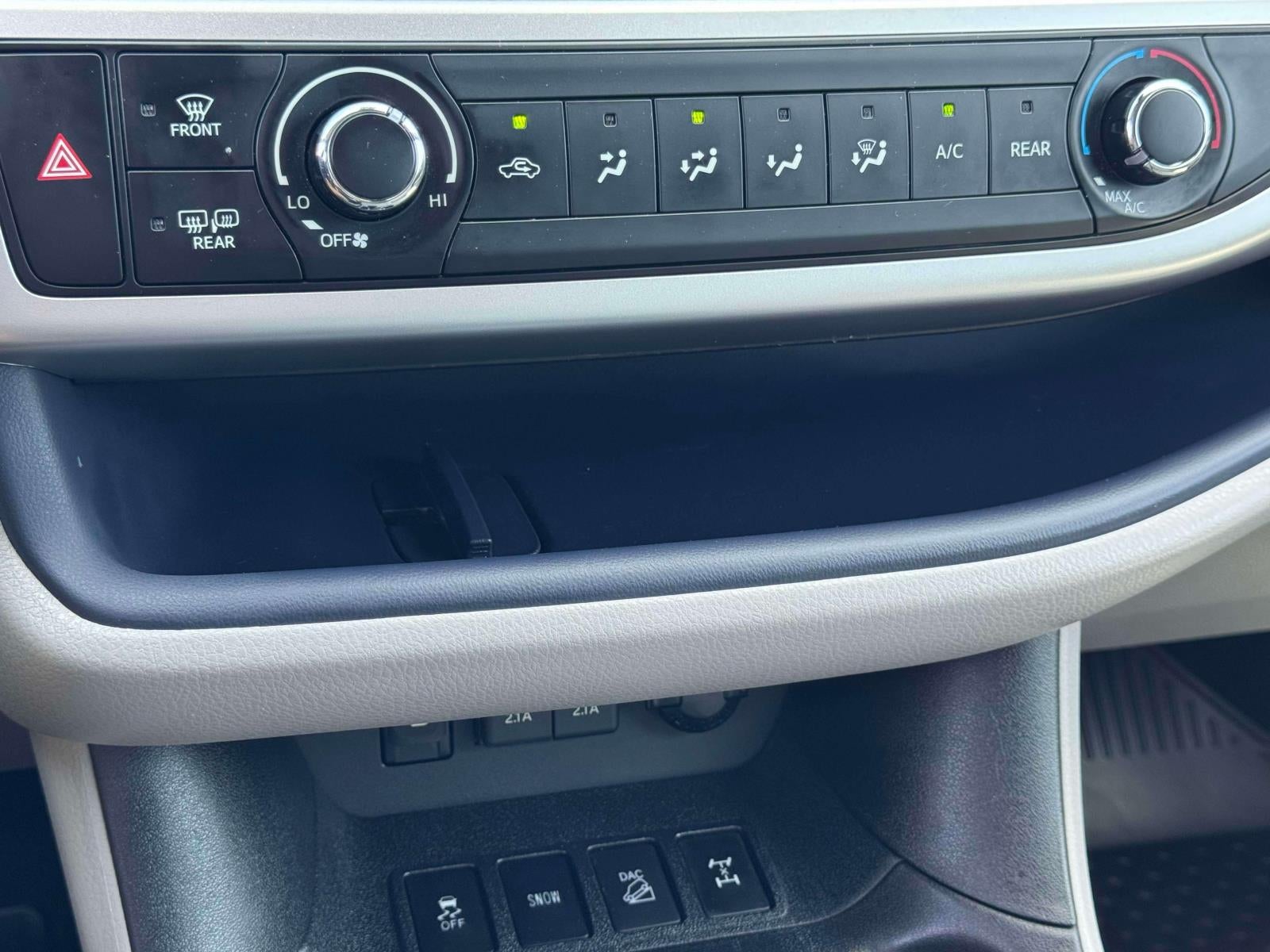 2019 Toyota Highlander LE V6 AWD (Natl)