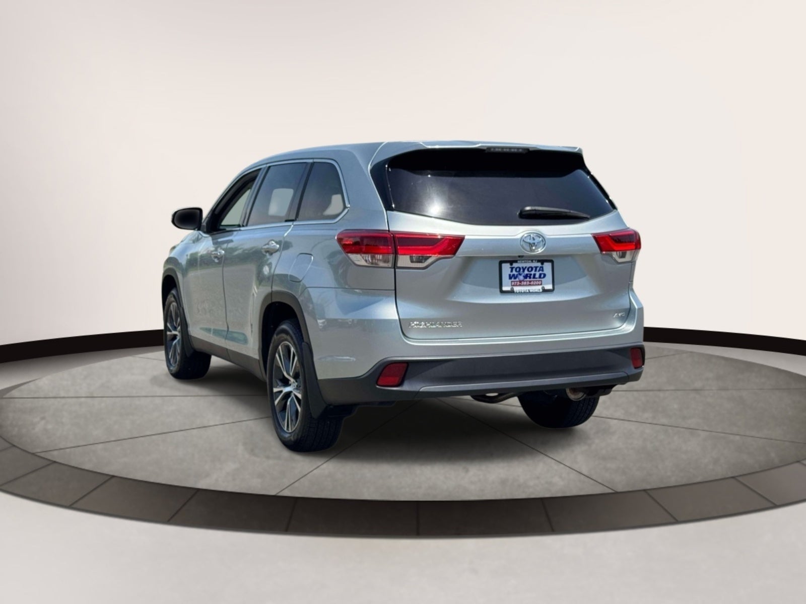 2019 Toyota Highlander LE V6 AWD (Natl)