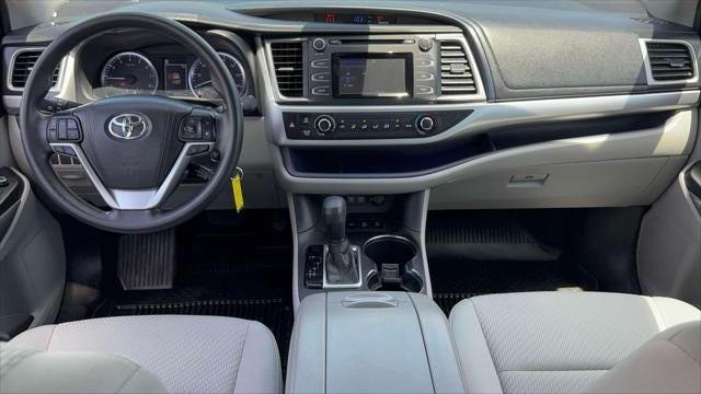 2019 Toyota Highlander LE V6 AWD (Natl)