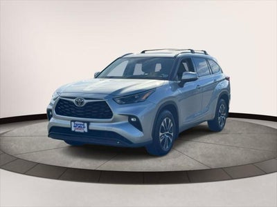 2022 Toyota Highlander XLE AWD (Natl)