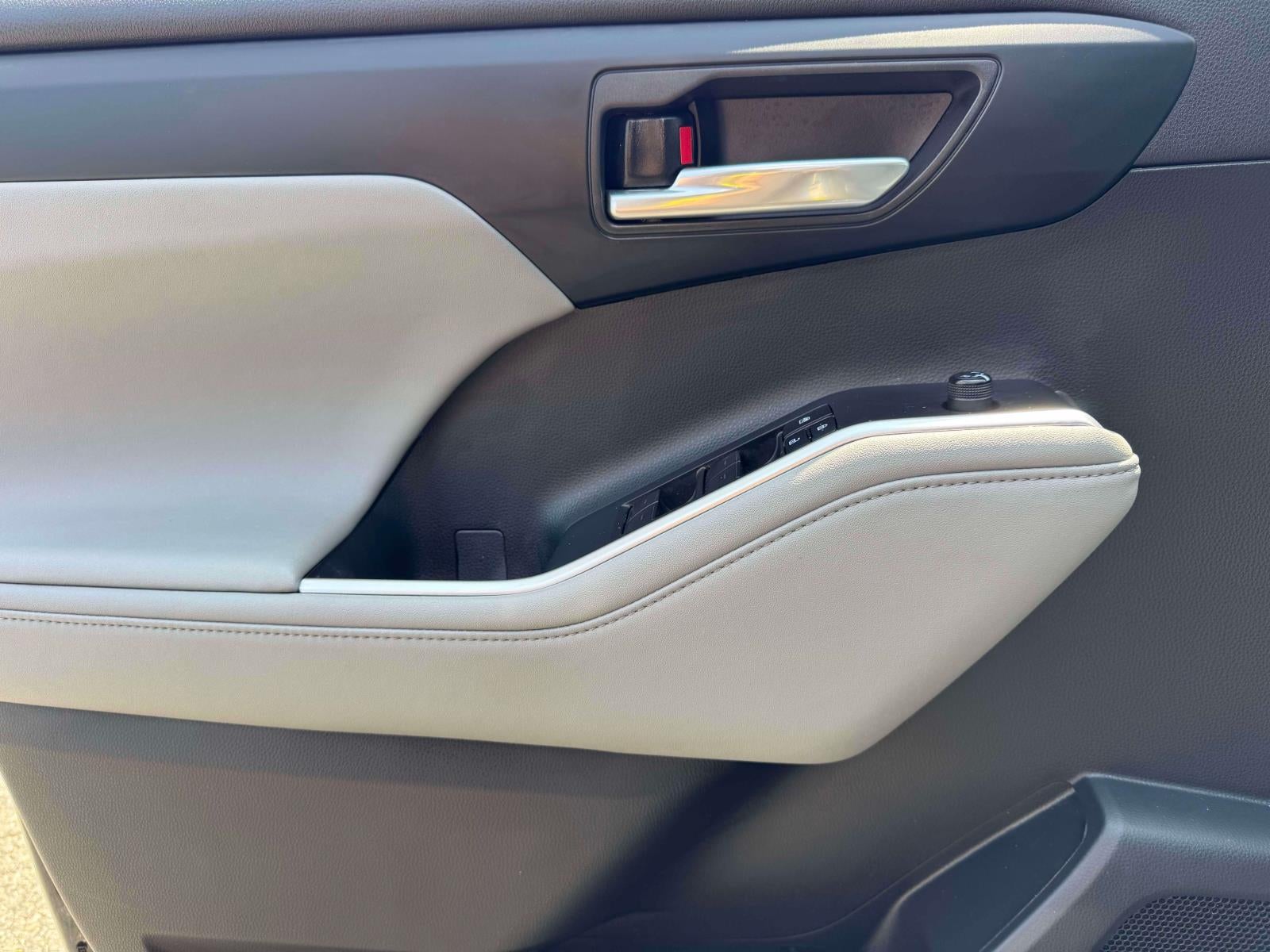 2023 Toyota Highlander XLE AWD (Natl)