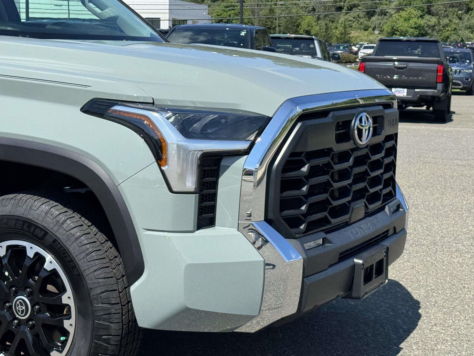 2024 Toyota Tundra 4WD SR5 CrewMax 5.5' Bed (Natl)