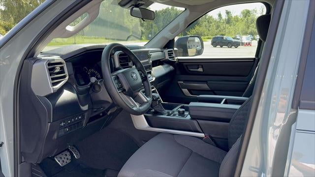 2024 Toyota Tundra 4WD SR5 CrewMax 5.5' Bed (Natl)