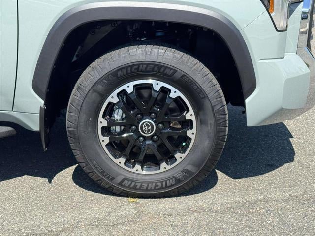 2024 Toyota Tundra 4WD SR5 CrewMax 5.5' Bed (Natl)