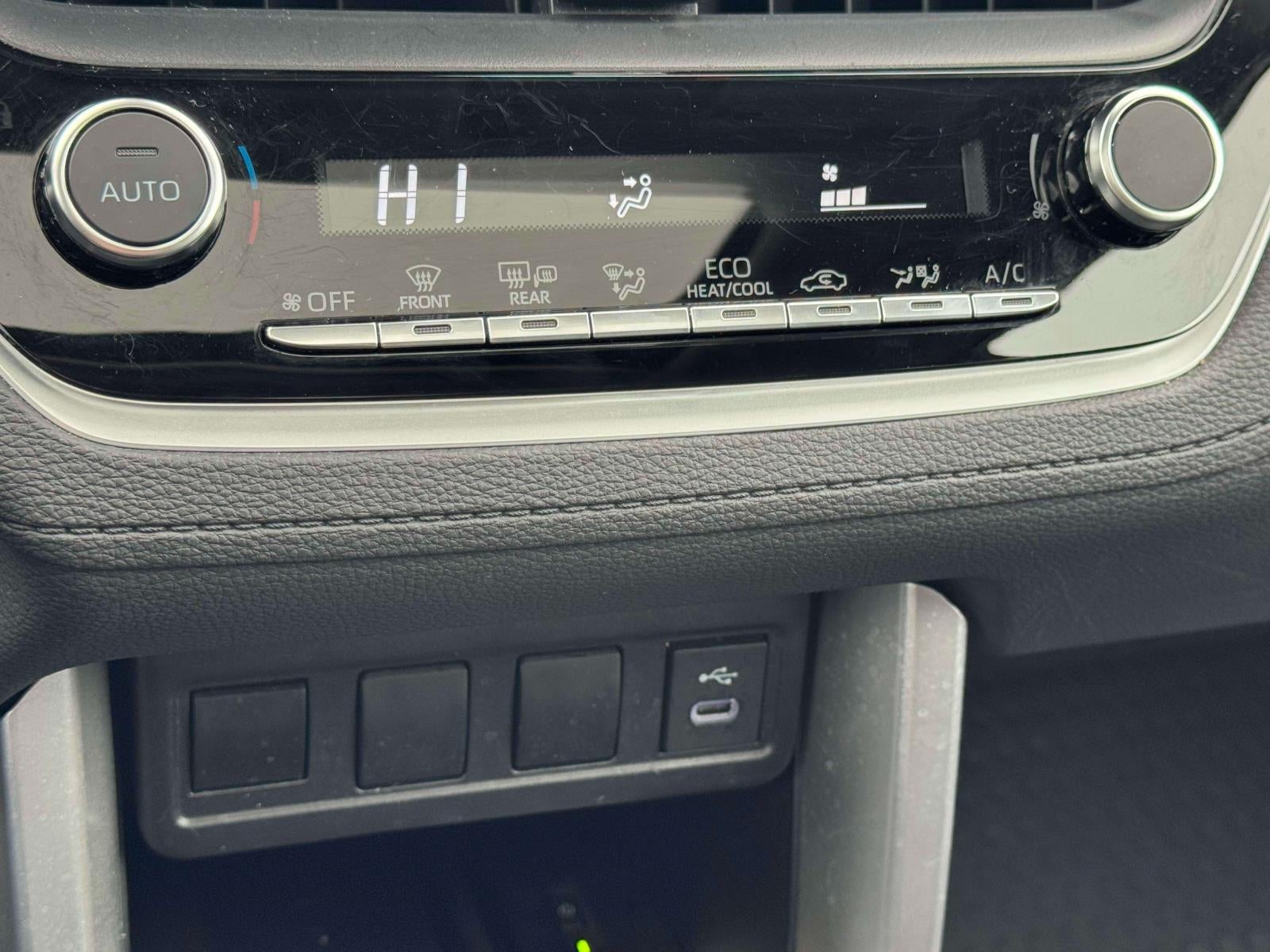 2023 Toyota Corolla Cross LE 4WD (Natl)