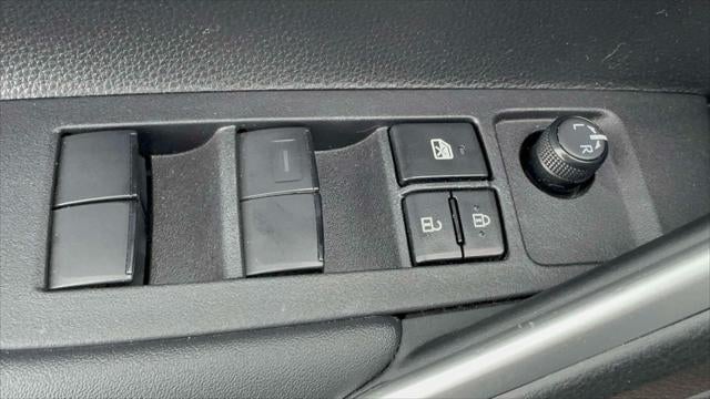 2023 Toyota Corolla Cross LE 4WD (Natl)