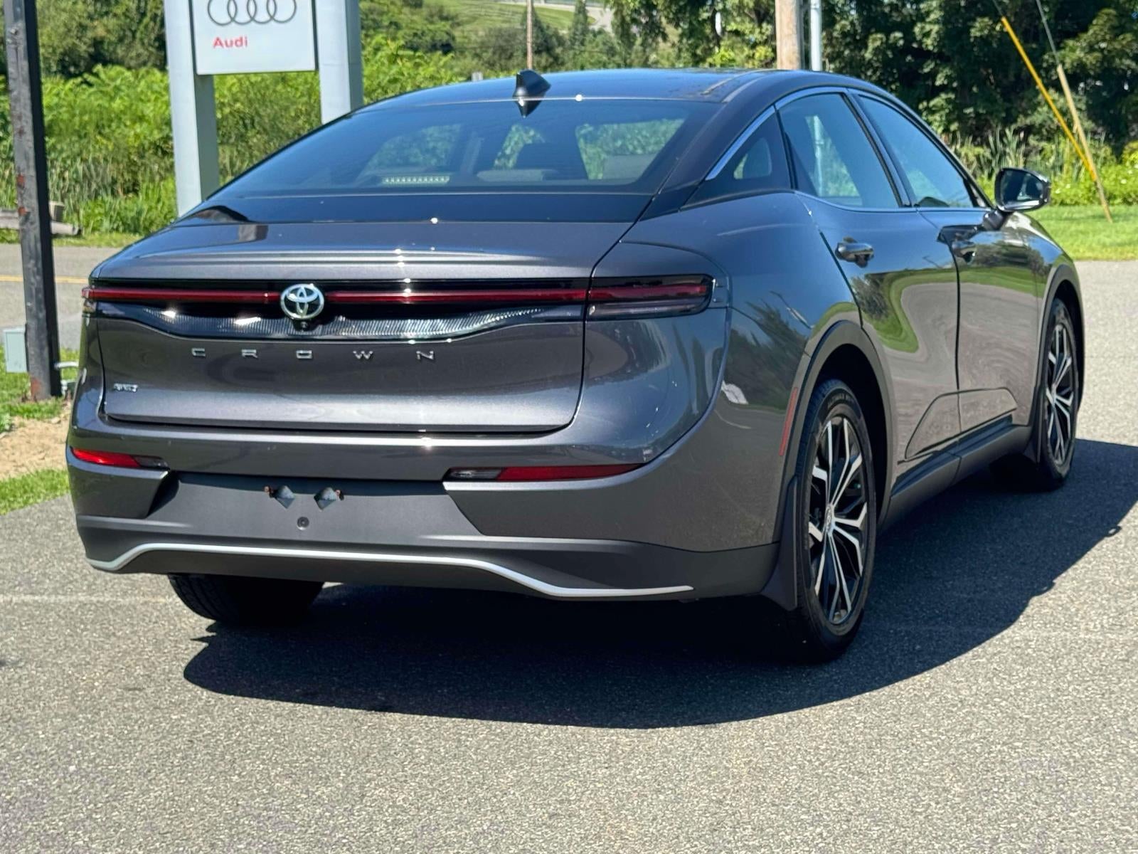 2023 Toyota Crown XLE AWD (Natl)