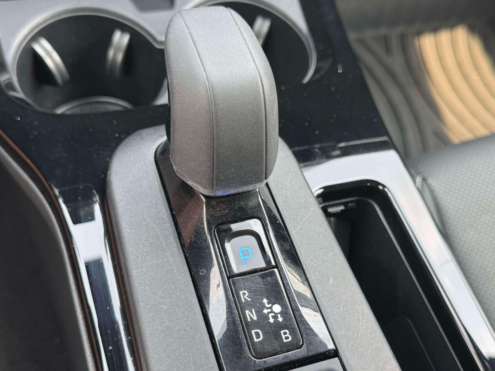 2024 Toyota Prius XLE AWD (Natl)