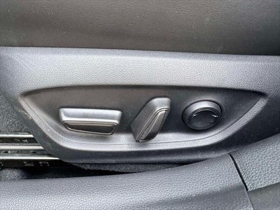 2024 Toyota Prius XLE AWD (Natl)