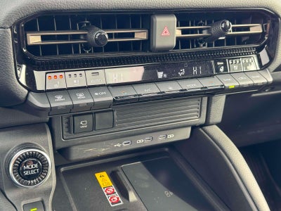 2025 Toyota Land Cruiser 4WD (Natl)