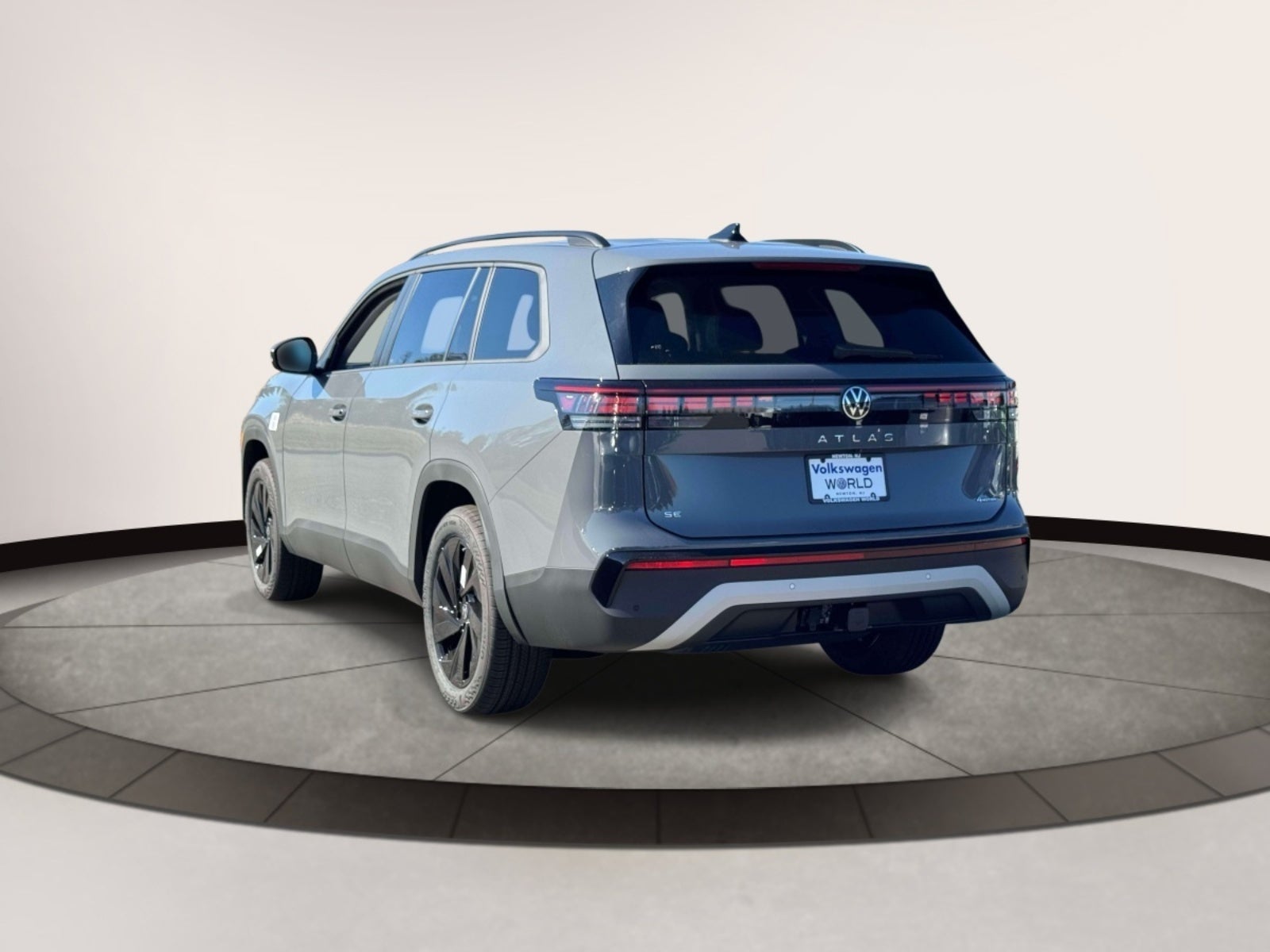 2027 Volkswagen Atlas 2.0T SE w/ Technology