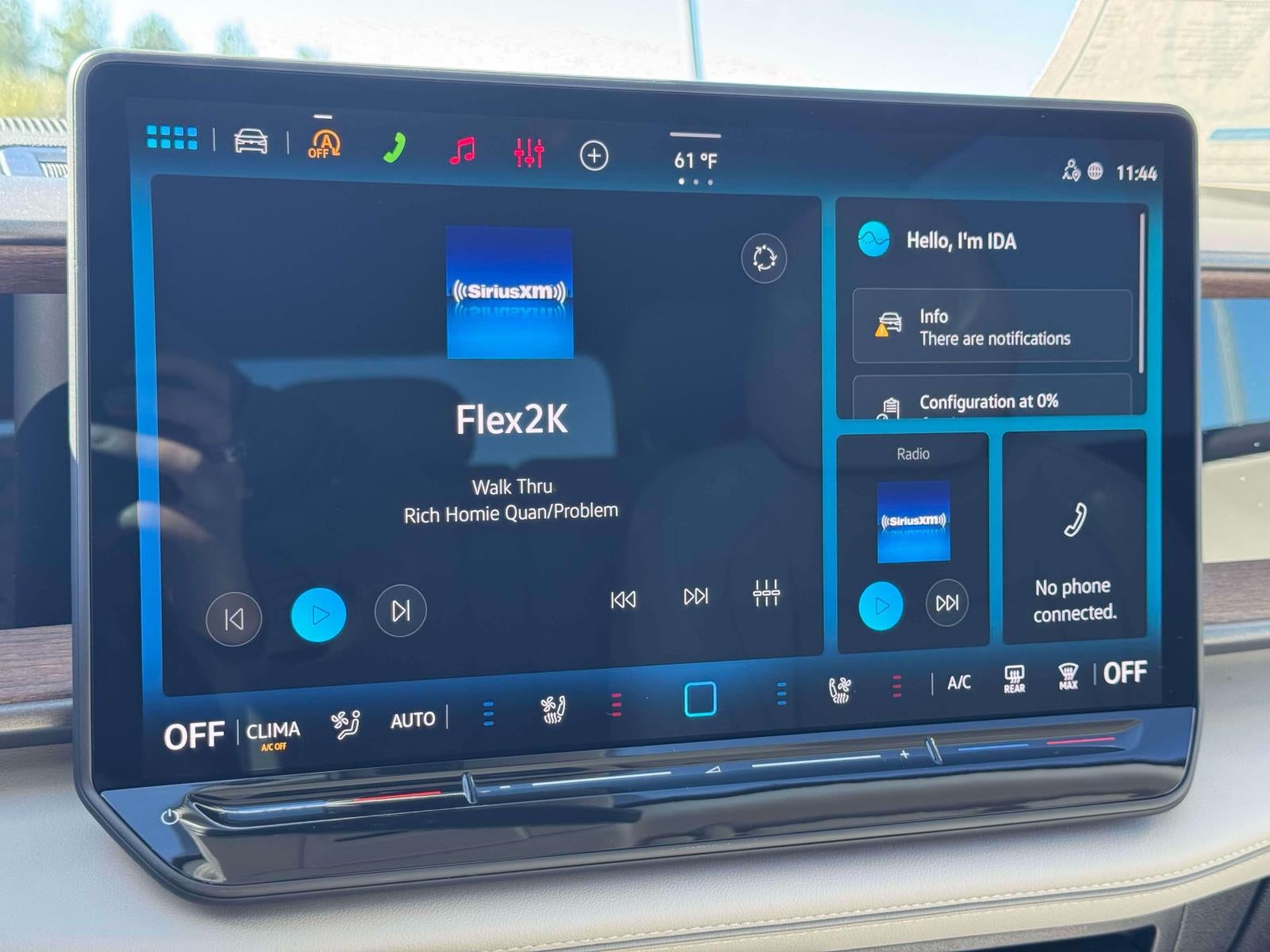 2027 Volkswagen Atlas 2.0T SE w/ Technology