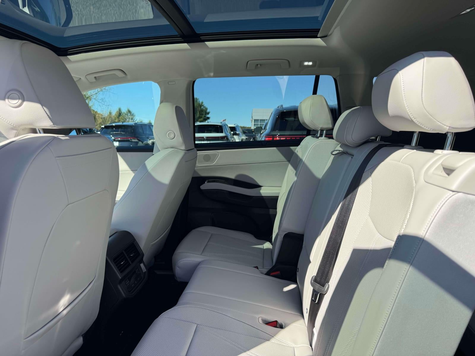 2027 Volkswagen Atlas 2.0T SE w/ Technology