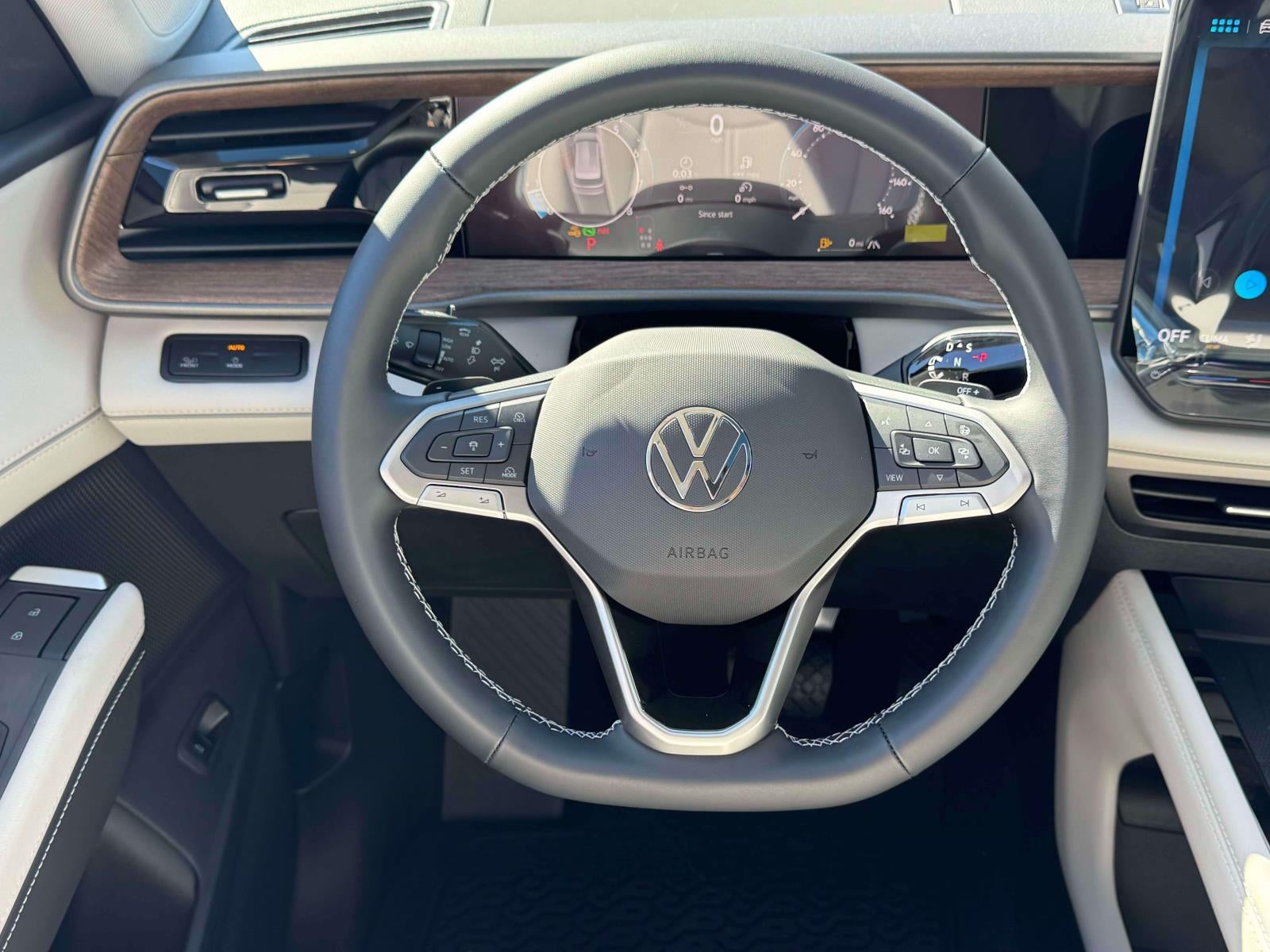 2027 Volkswagen Atlas 2.0T SE w/ Technology