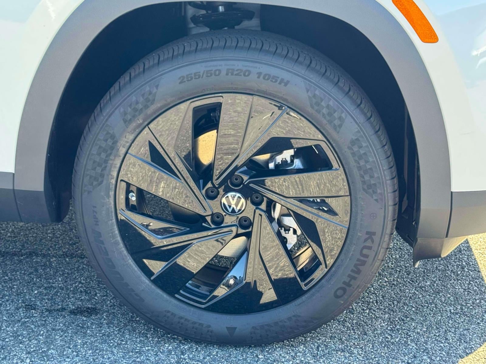 2027 Volkswagen Atlas 2.0T SE w/ Technology