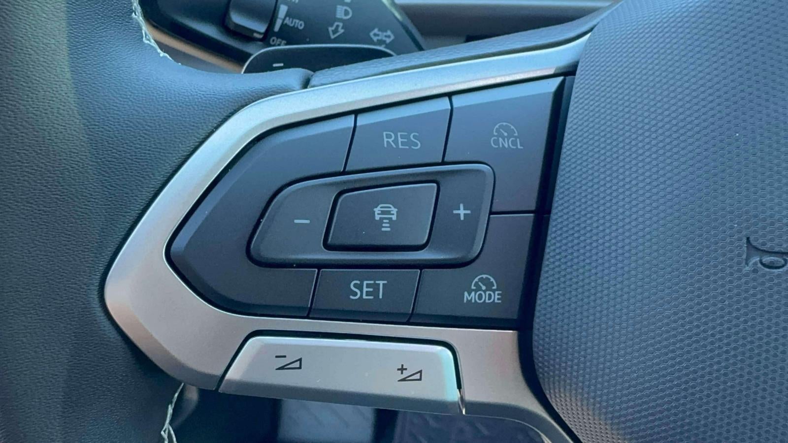 2027 Volkswagen Atlas 2.0T SE w/ Technology