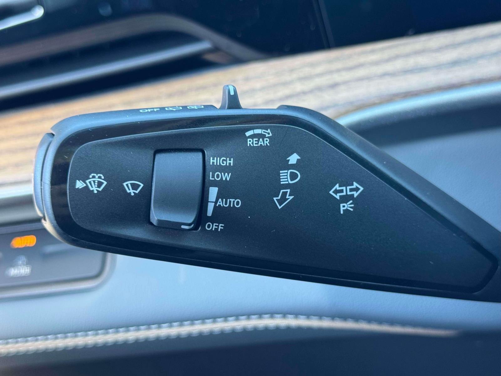 2027 Volkswagen Atlas 2.0T SE w/ Technology