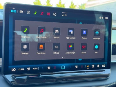 2027 Volkswagen Atlas 2.0T SE w/ Technology