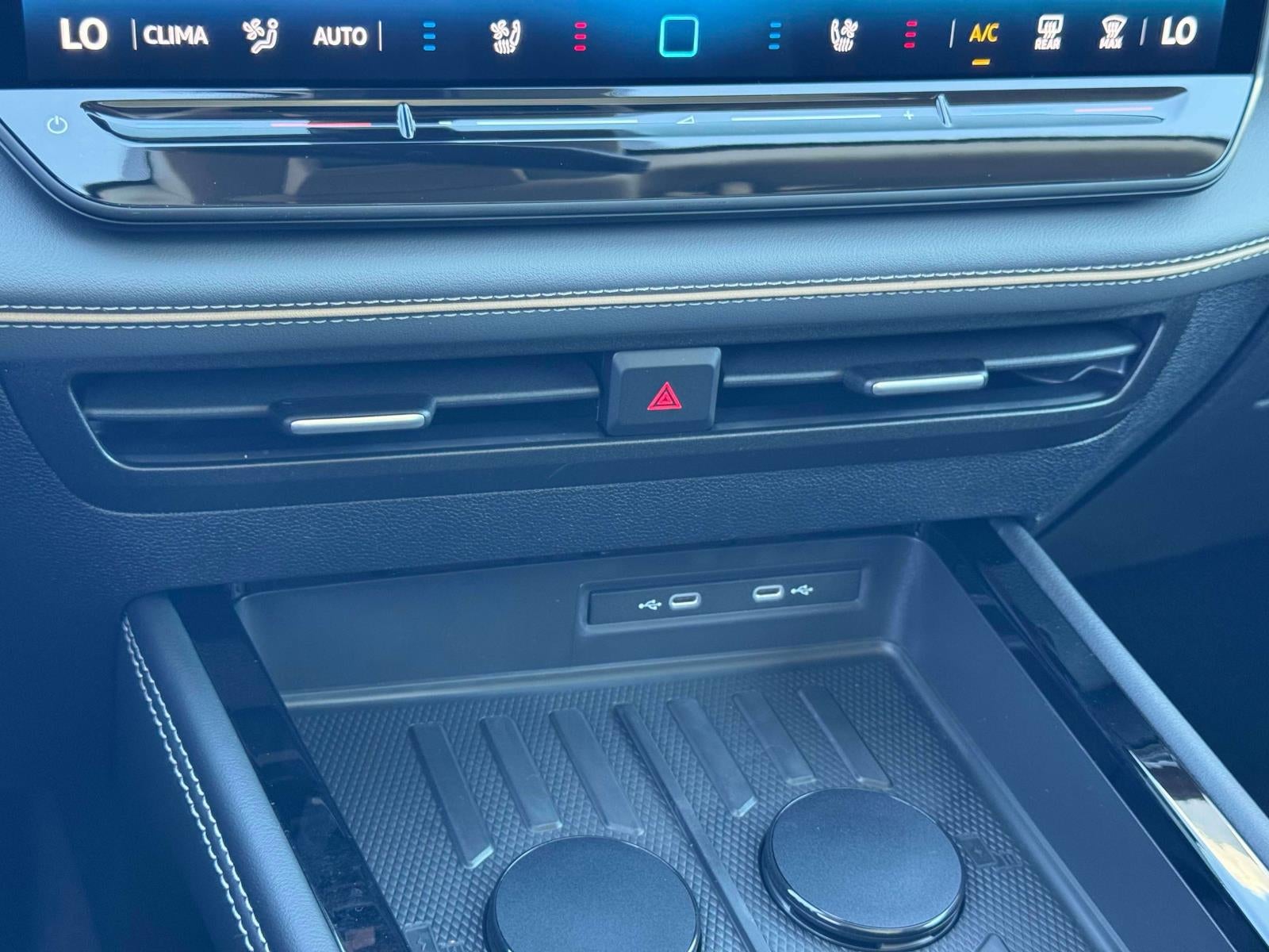 2027 Volkswagen Atlas 2.0T SE w/ Technology