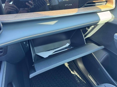 2027 Volkswagen Atlas 2.0T SE w/ Technology