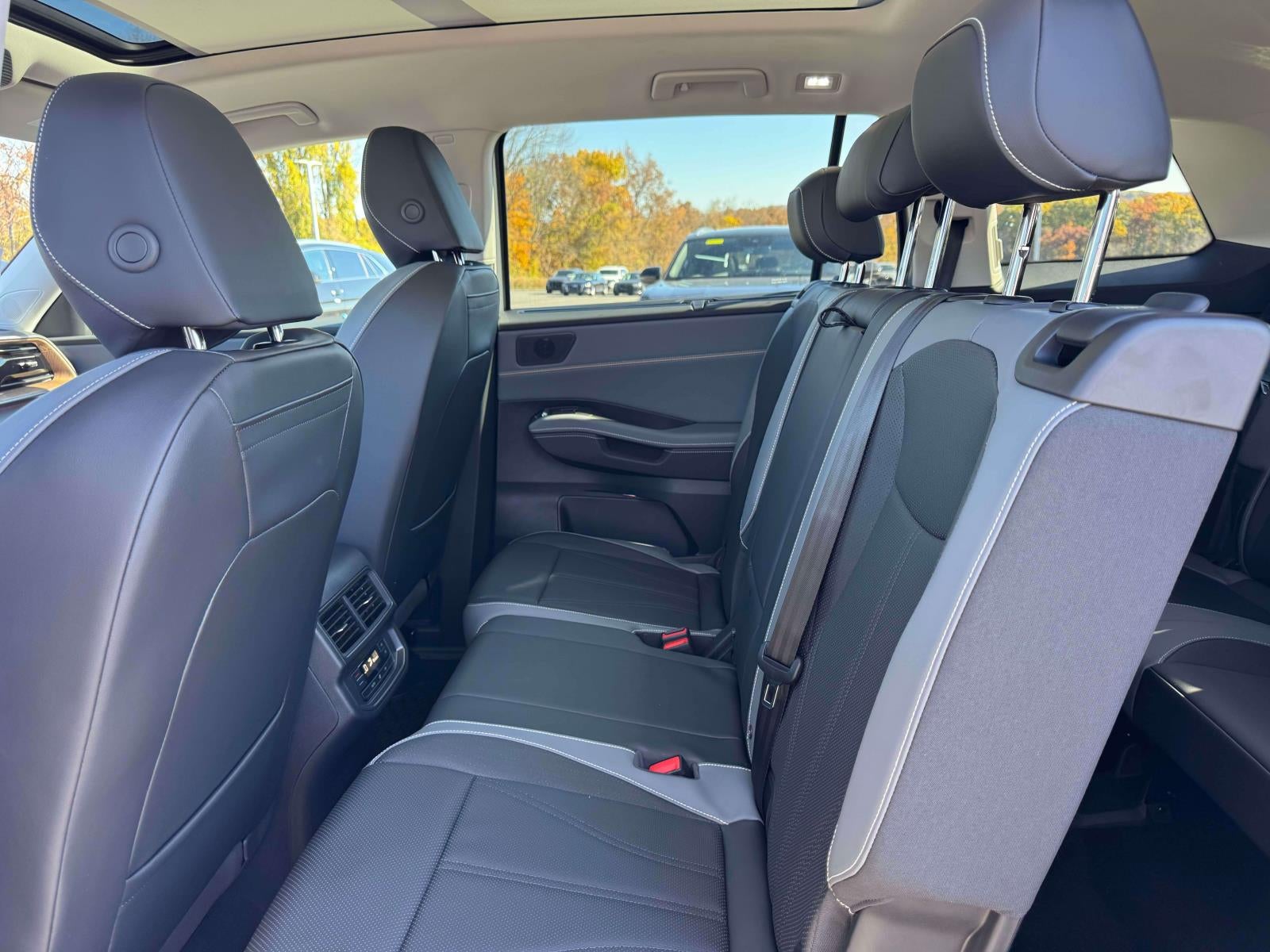 2027 Volkswagen Atlas 2.0T SE w/ Technology