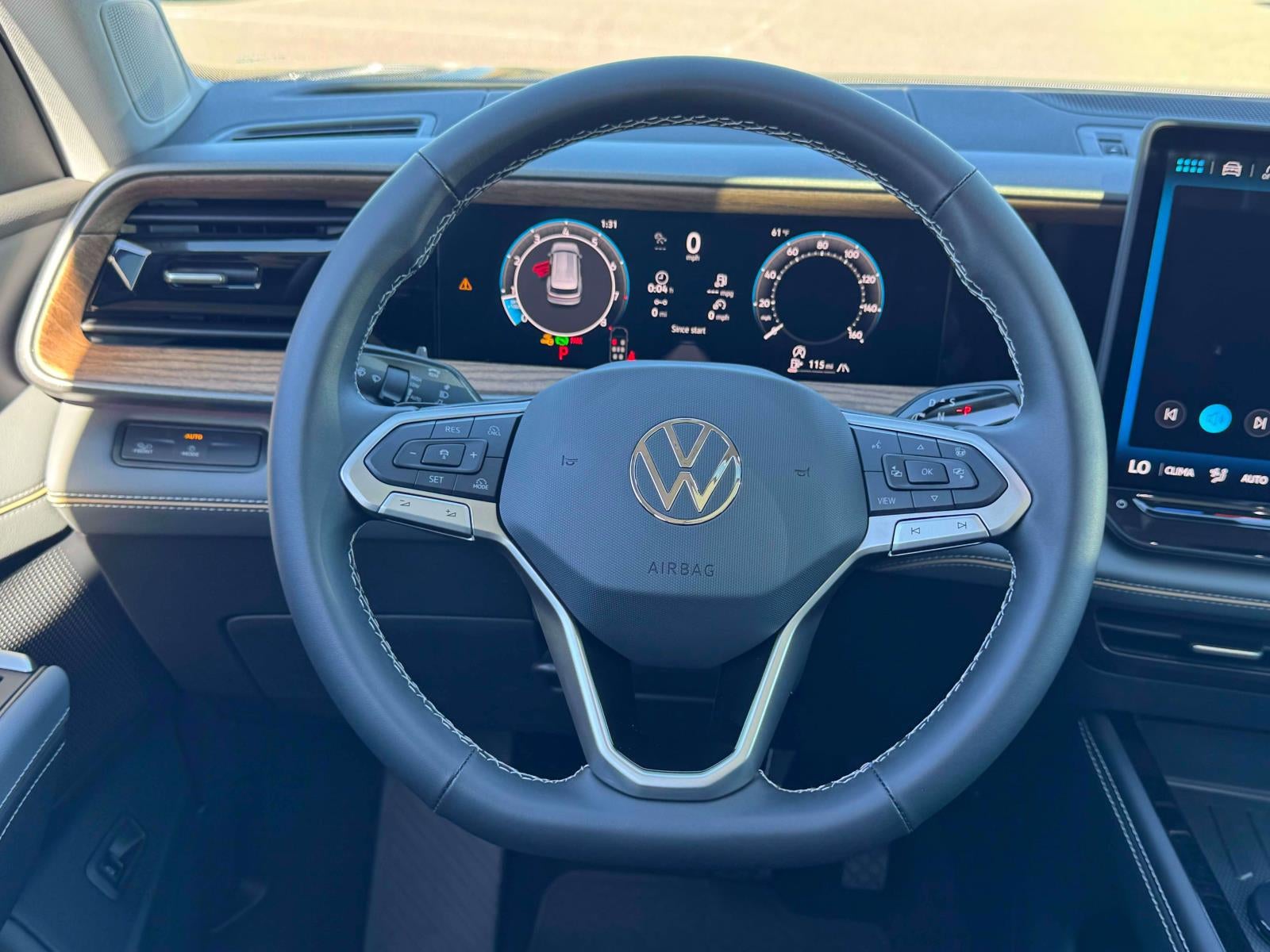 2027 Volkswagen Atlas 2.0T SE w/ Technology