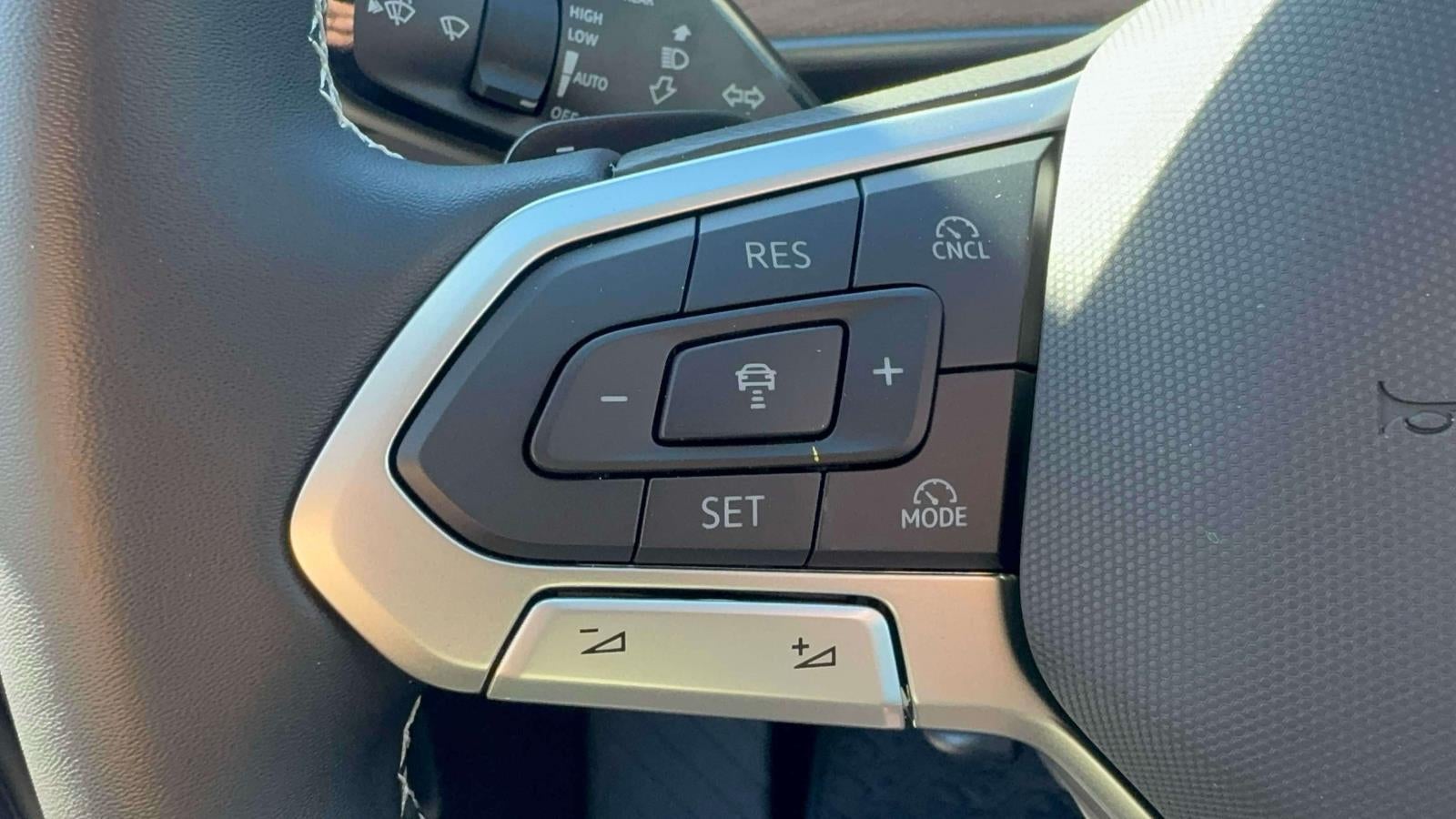 2027 Volkswagen Atlas 2.0T SE