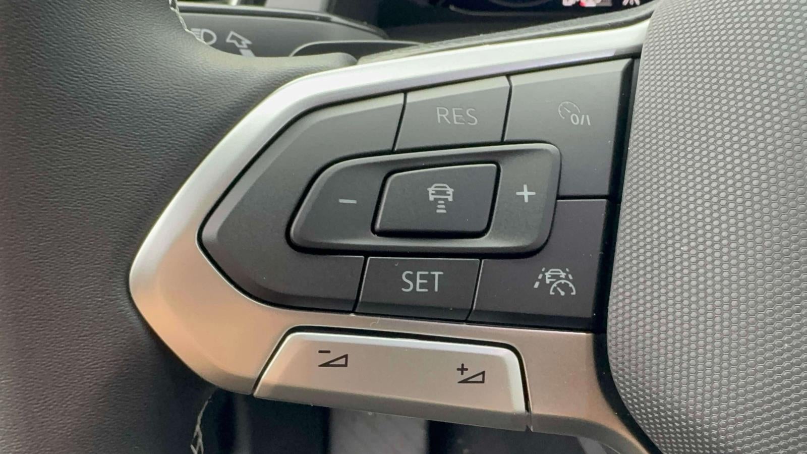 2026 Volkswagen Atlas Cross Sport 2.0T SE