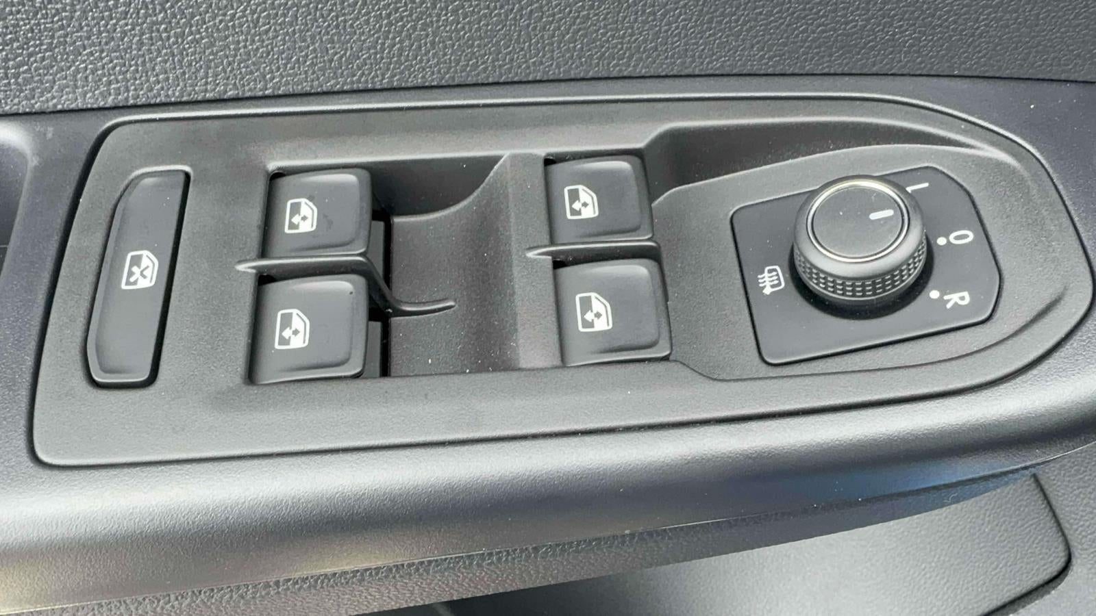 2025 Volkswagen Taos 1.5T SE Black