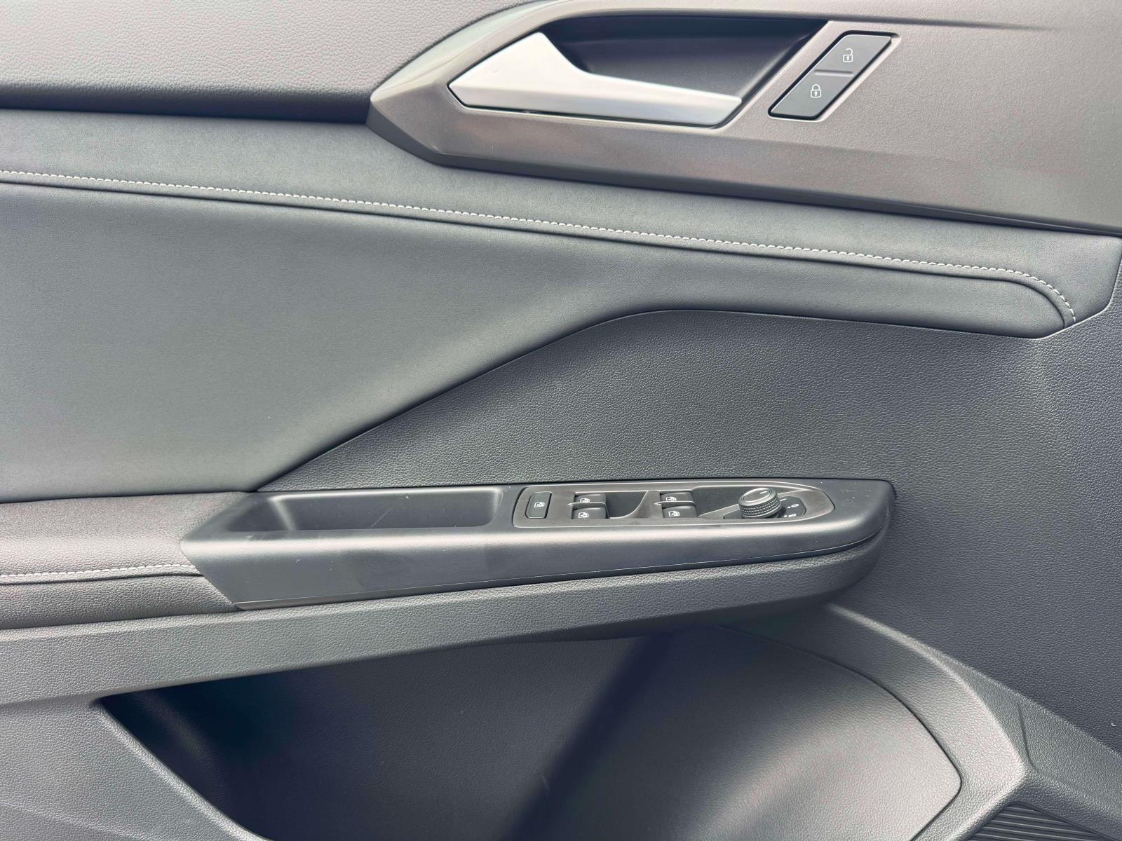 2025 Volkswagen Taos 1.5T SE Black