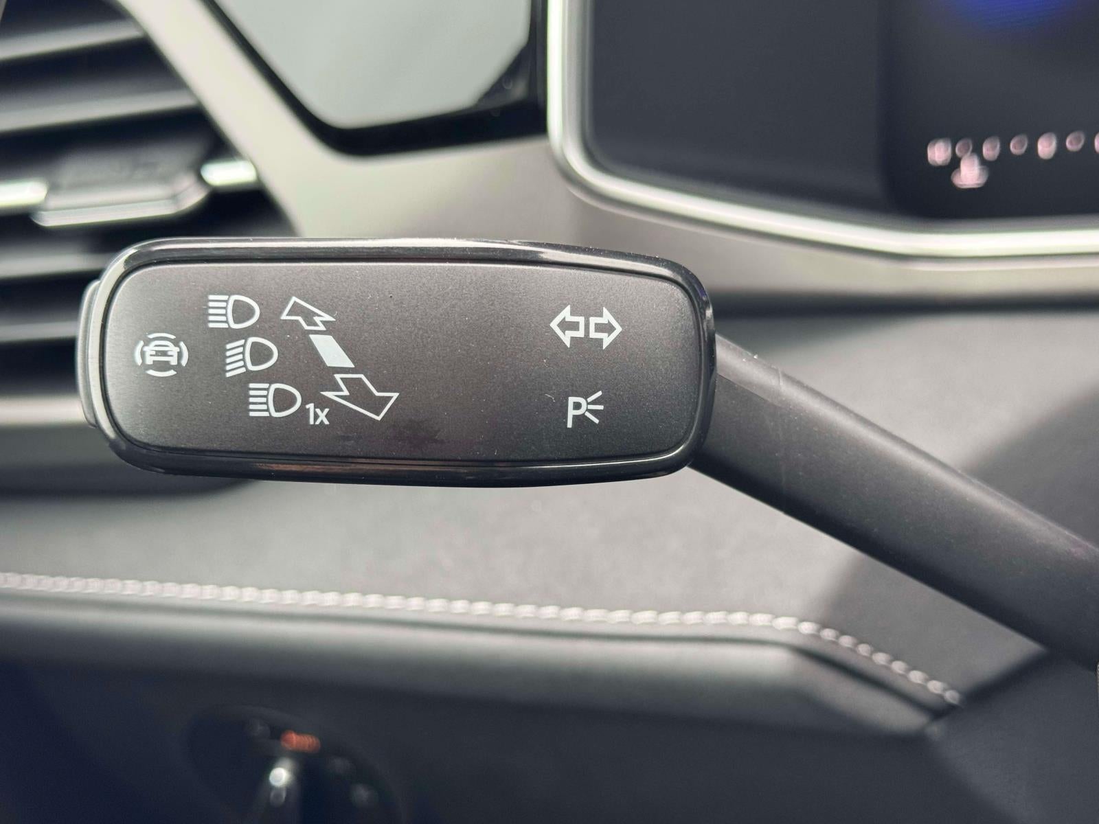 2025 Volkswagen Taos 1.5T SE Black