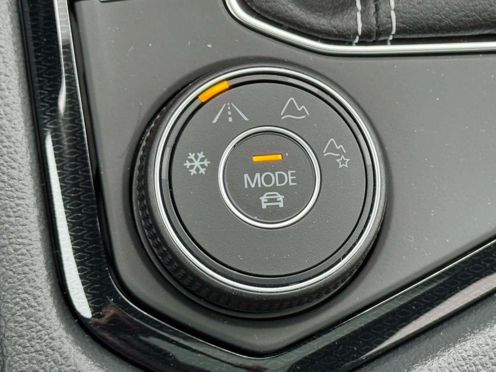 2025 Volkswagen Taos 1.5T SE Black