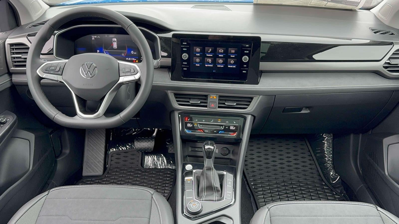 2025 Volkswagen Taos 1.5T SE Black