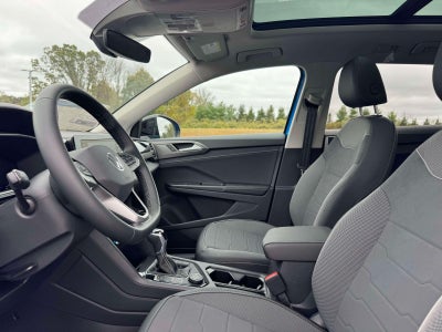 2025 Volkswagen Taos 1.5T SE Black