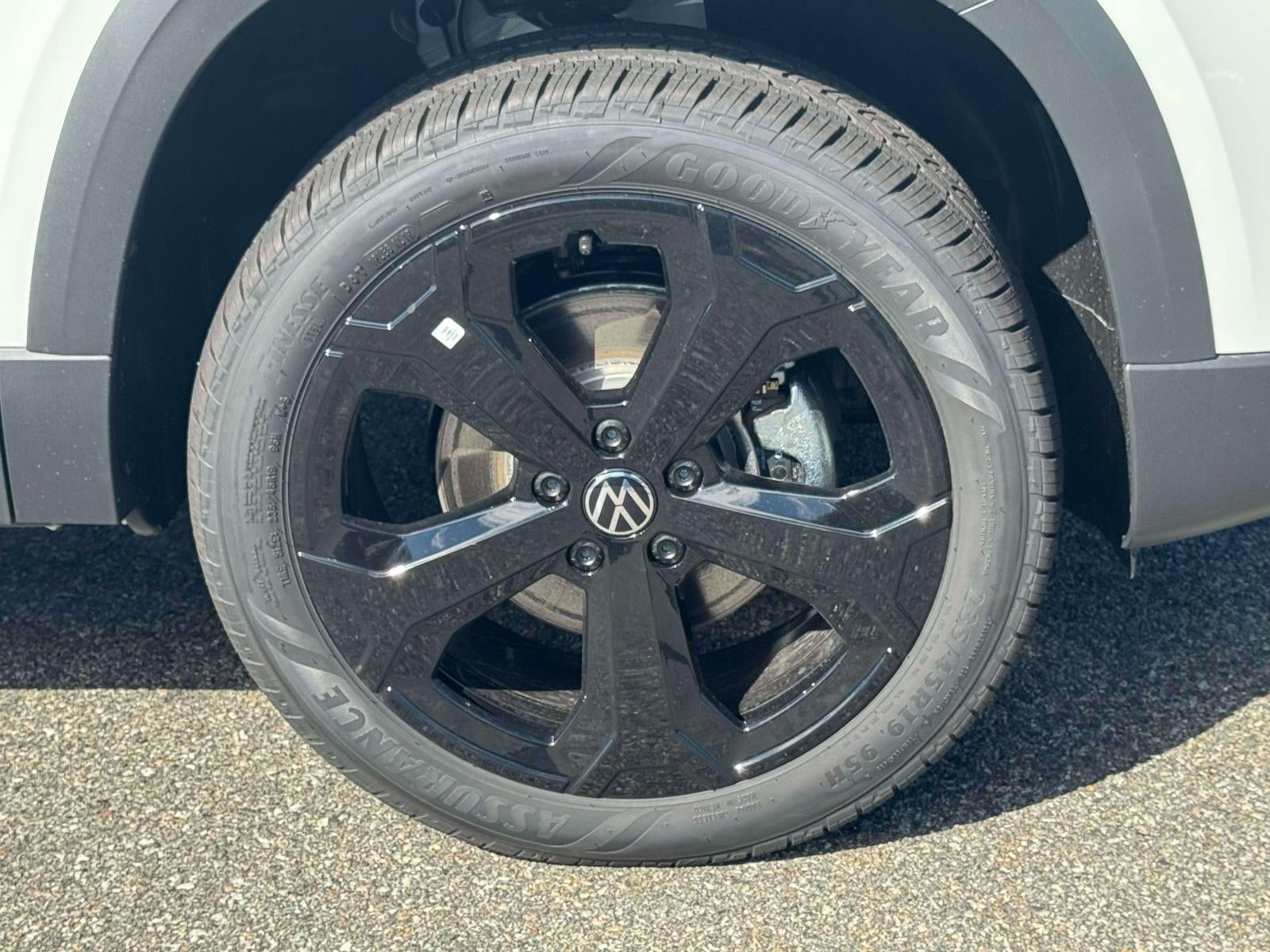 2027 Volkswagen Taos 1.5T SE Black