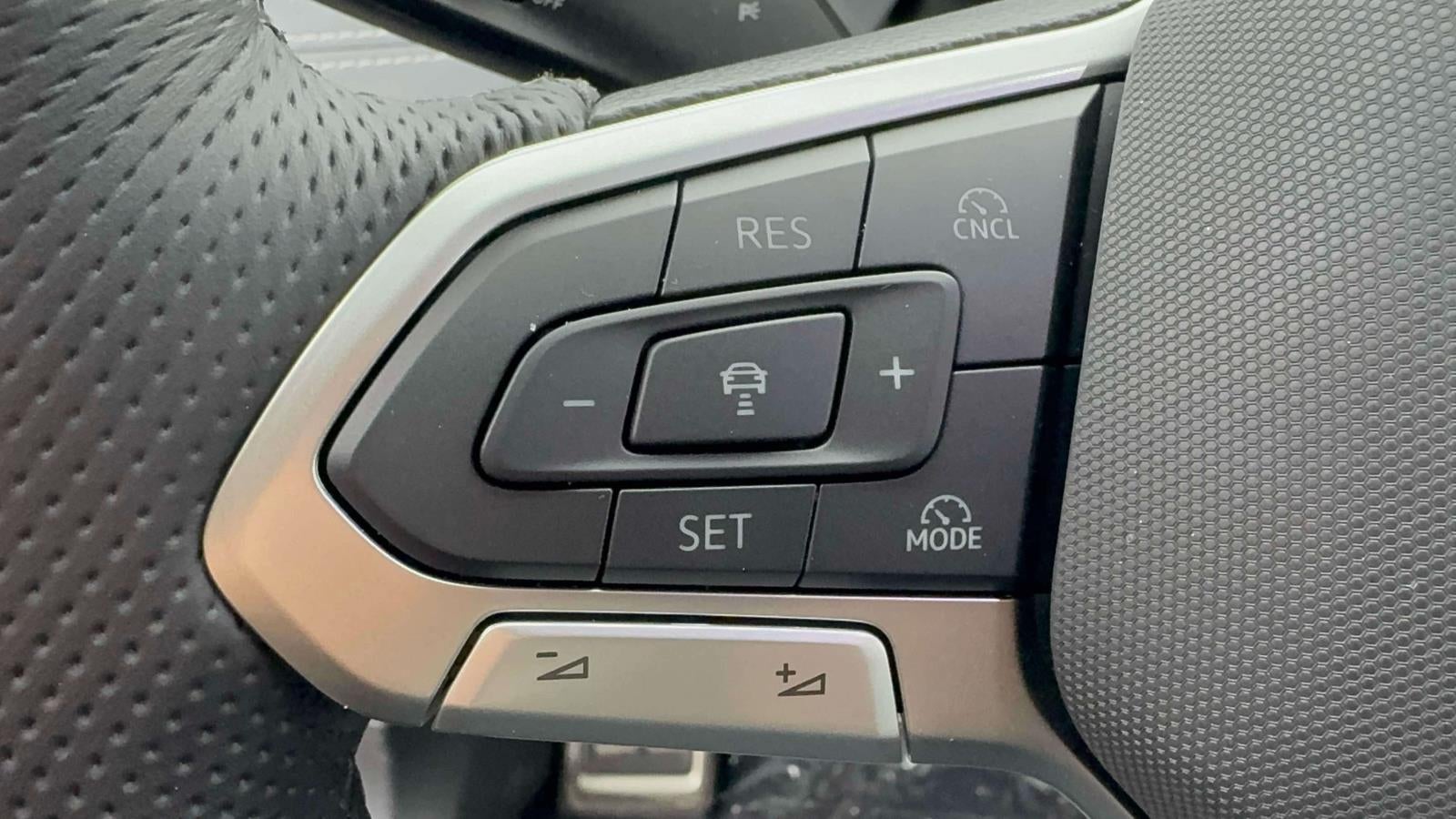 2025 Volkswagen Tiguan 2.0T SE R-Line Black