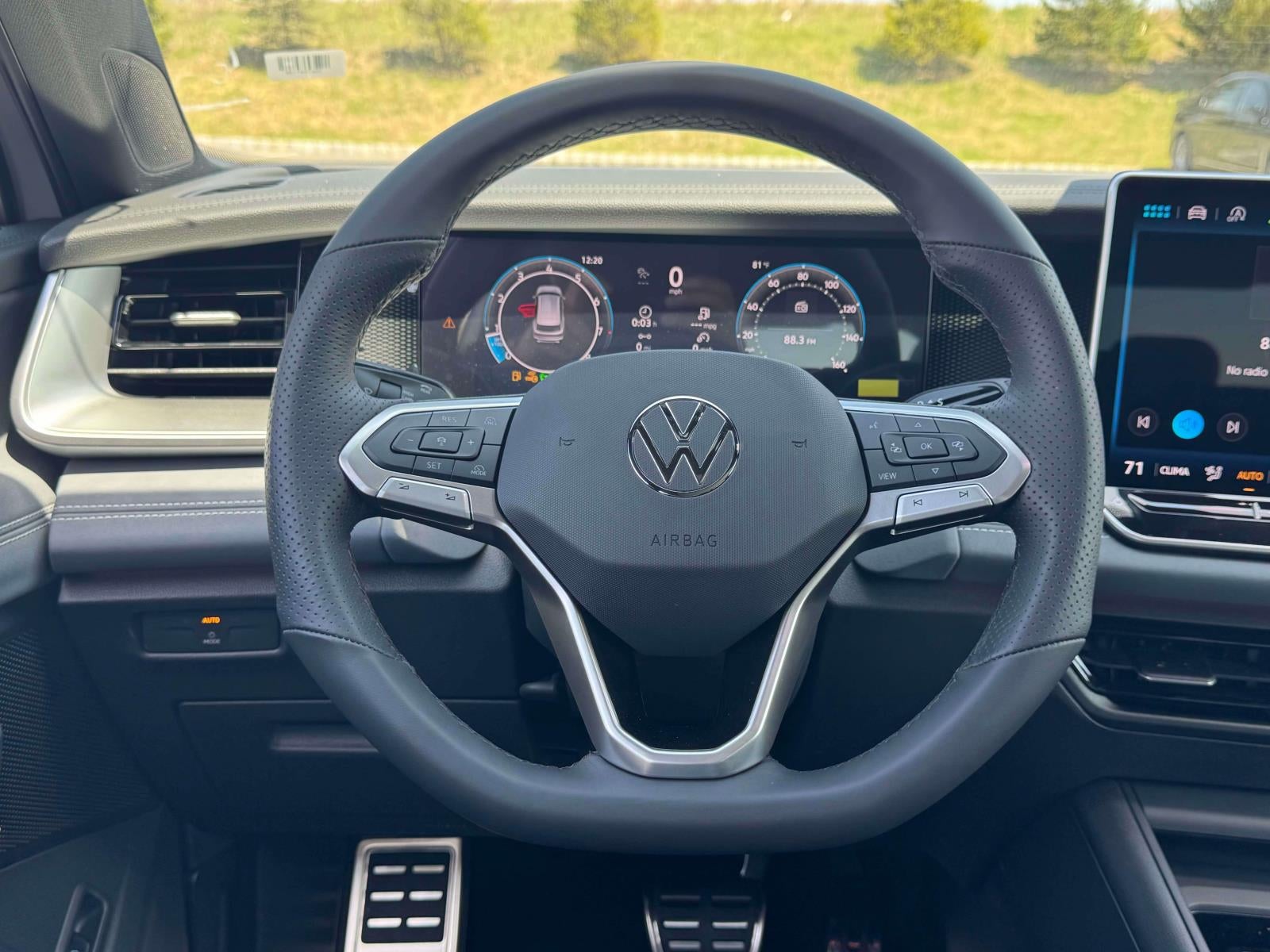 2026 Volkswagen Tiguan 2.0T SE R-Line Black